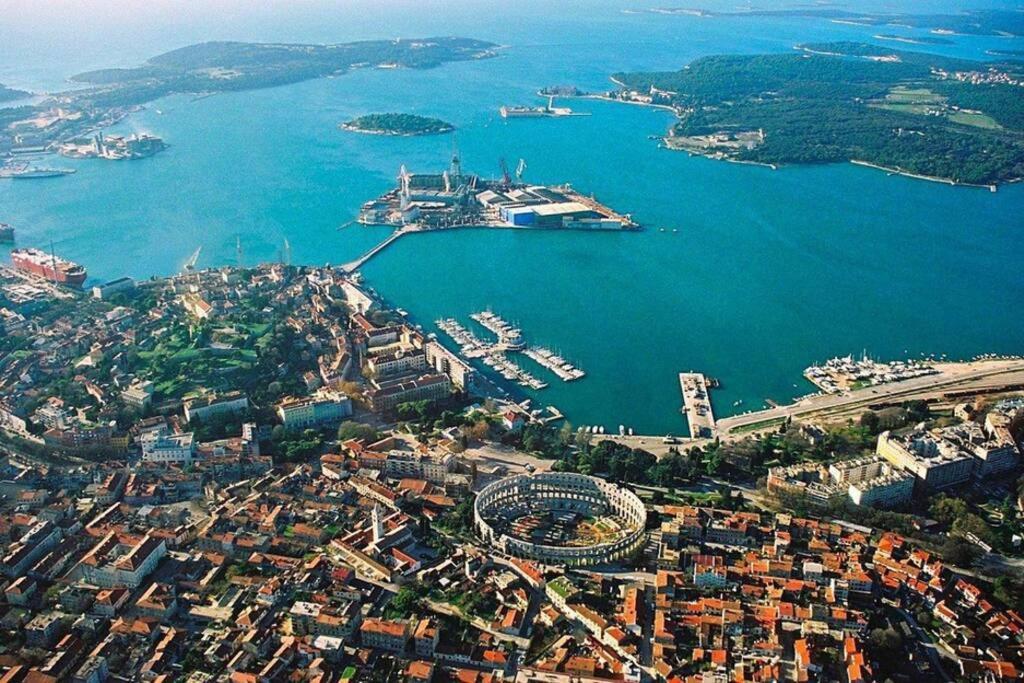 Apartman Levi Pula Buitenkant foto